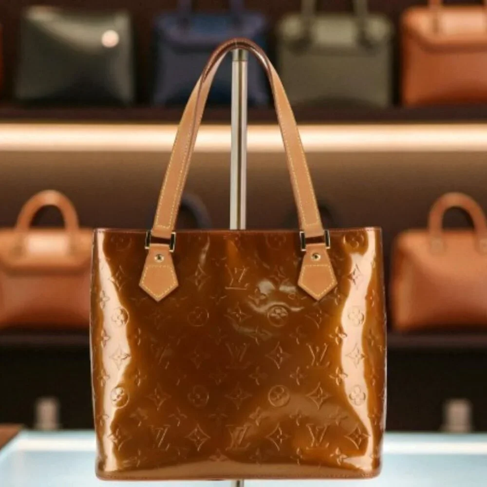 Louis Vuitton Monogram Vernis Houston tote bag in the color Bronze.